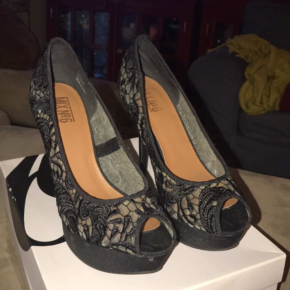 Black lace dress heels
